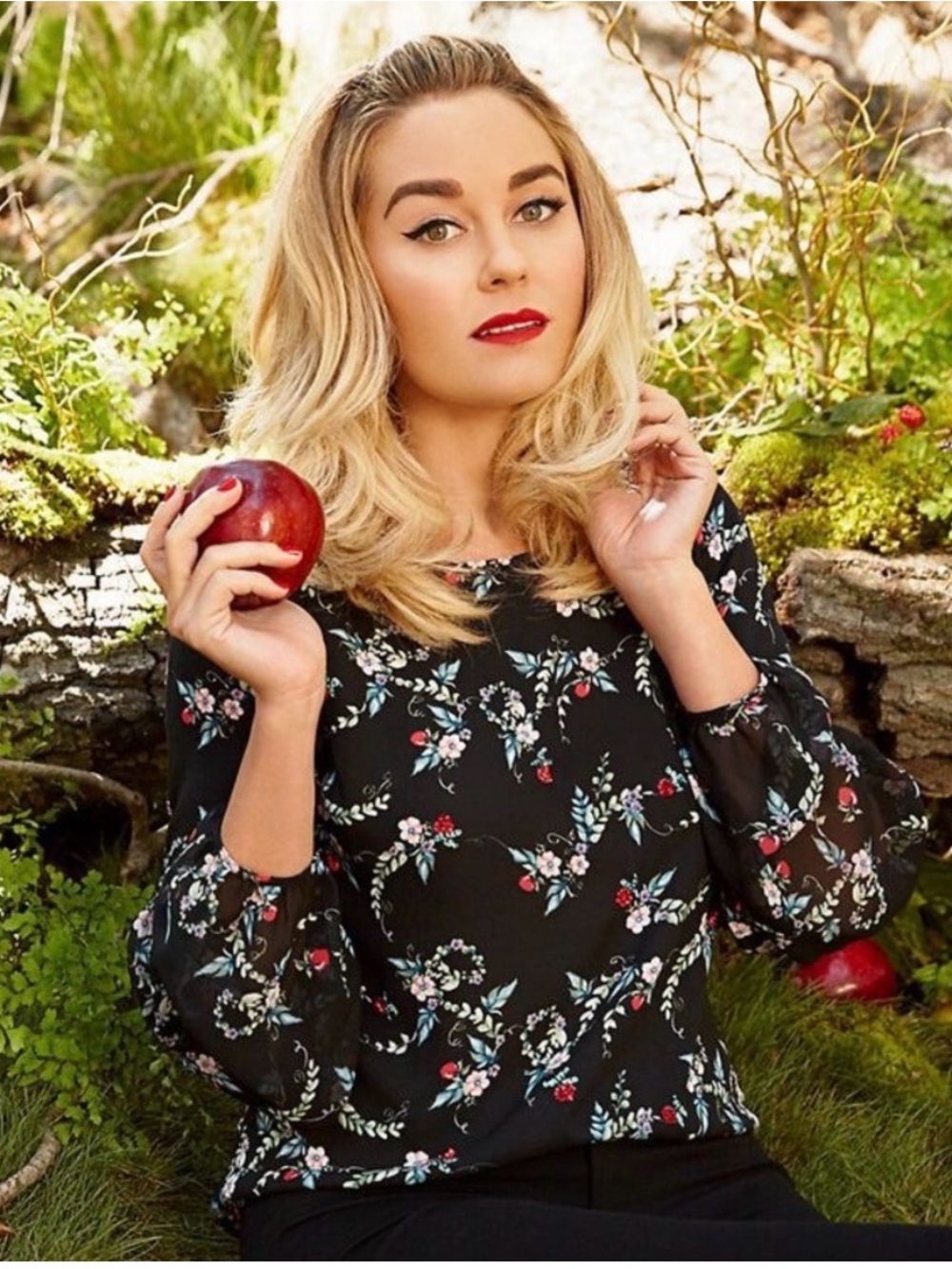 Disney collection Snow White Floral Puff Sleeve Blouse by LC Lauren Conrad XL